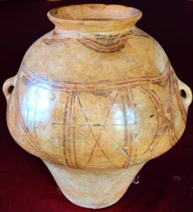 Трипільська амфора з розписним декором 3850-3500 роки до н.е. (≈ 5500-5900 р.)